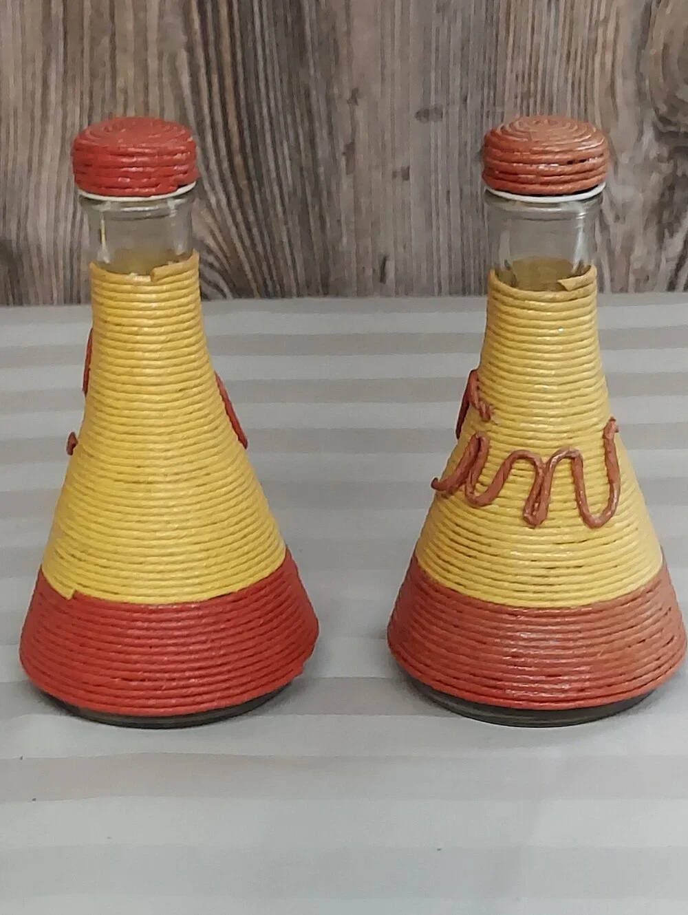Vintage 1950's-60's Anchor Hocking Woven Cord Oil & Vinegar Cruet Set MCM 8998